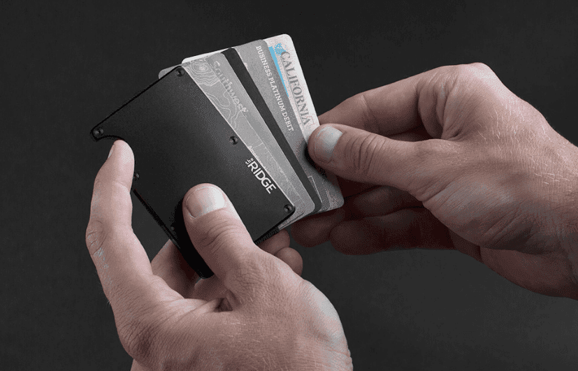 Does ridge wallet damage cards or scratch cards?