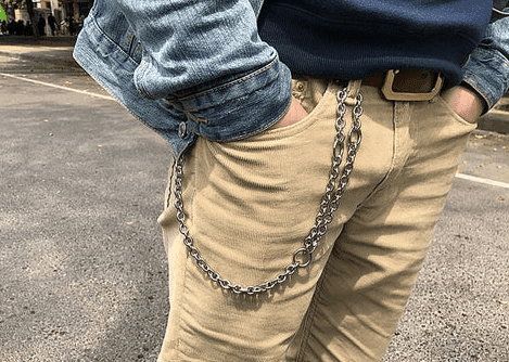 how to wear a wallet chain